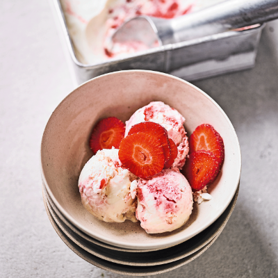 limoncello-strawberry-ice-cream